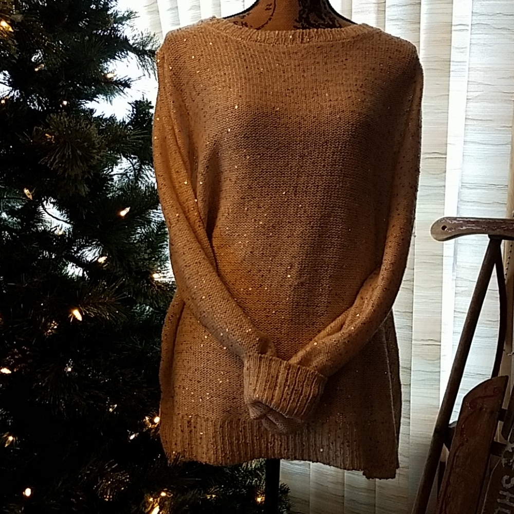 SALE 🎅 Gold sequin woven knit lace back
